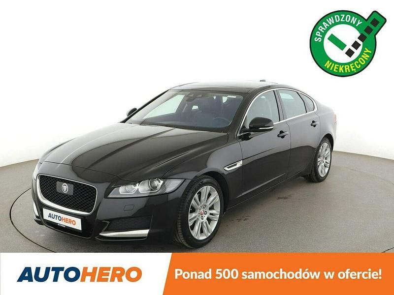 Czarny Używany 2015 Jaguar XF Prestige Sedan/Limuzyna | 51 500 zł - Obraz 1/3