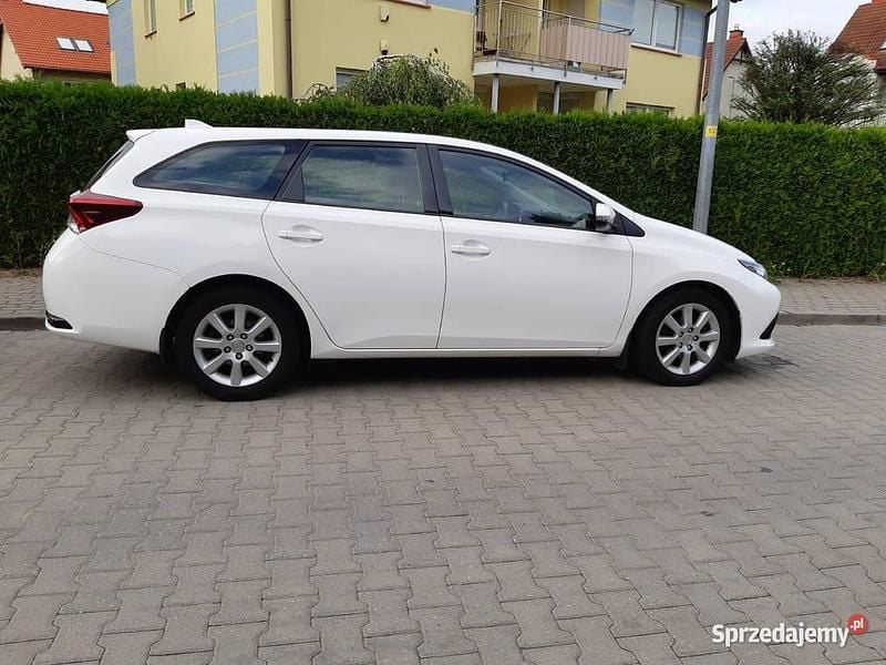 Używany Toyota Auris 2018 Biały Kombi