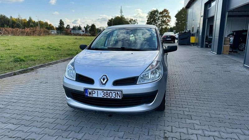 Używany Renault Clio II 65 KM (47 kW) 2006 Srebrny (metalik) Hatchback