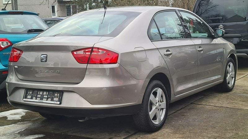 Używany Seat Toledo 105 KM (77 kW) 2014 Beżowy Sedan/Limuzyna