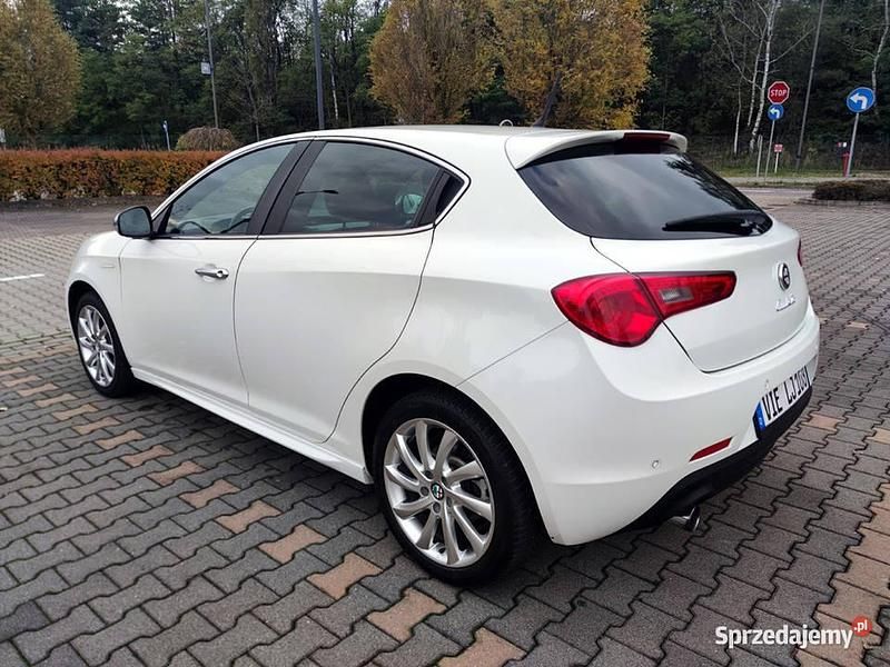Biały Używany 2013 Alfa Romeo Giulietta Hatchback | 27 900 zł (Uczciwa cena) - Obraz 1/4