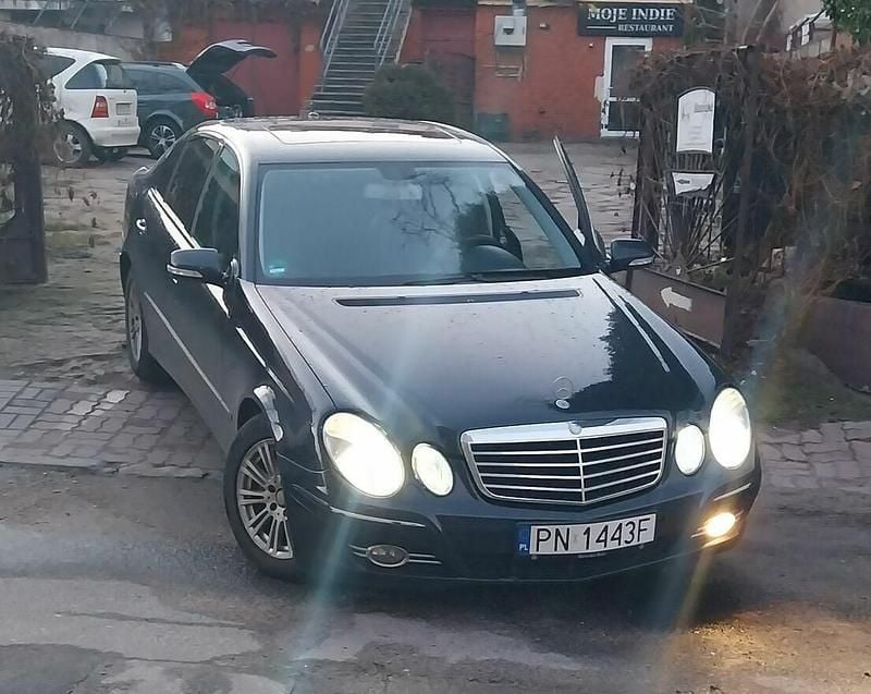 Inny kolor Używany 2008 Mercedes E220 Sedan/Limuzyna | 23 000 zł - Obraz 1/2