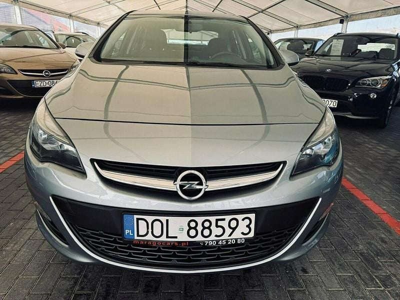 Używany Opel Astra 115 KM (84 kW) 2014 Srebrny Sedan/Limuzyna