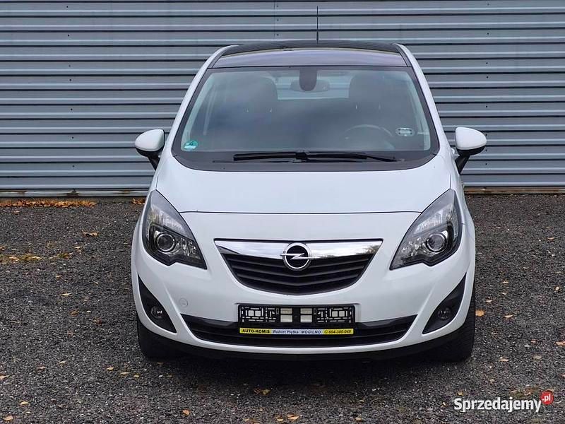 Biały Używany 2012 Opel Meriva Minivan | 22 500 zł (Uczciwa cena) - Obraz 1/4