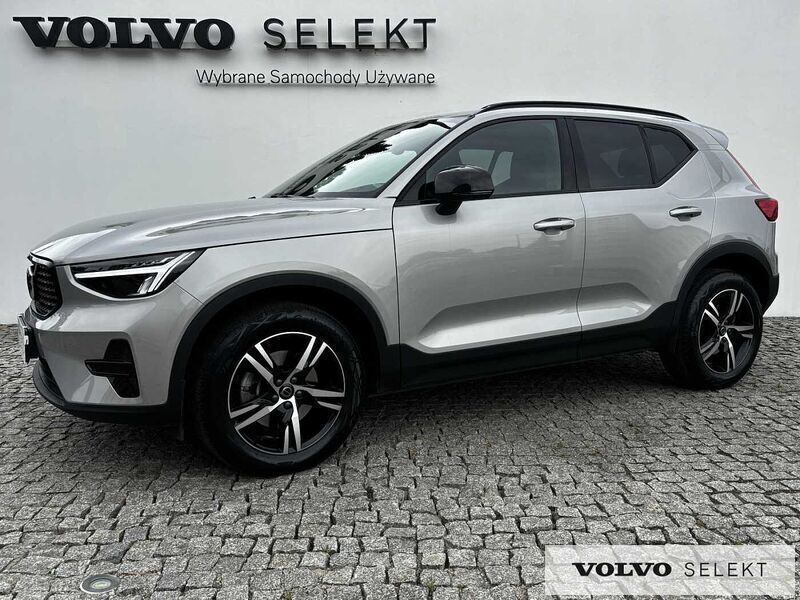 Srebrny Używany 2025 Volvo XC40 SUV | 174 900 zł (Uczciwa cena) - Obraz 1/3