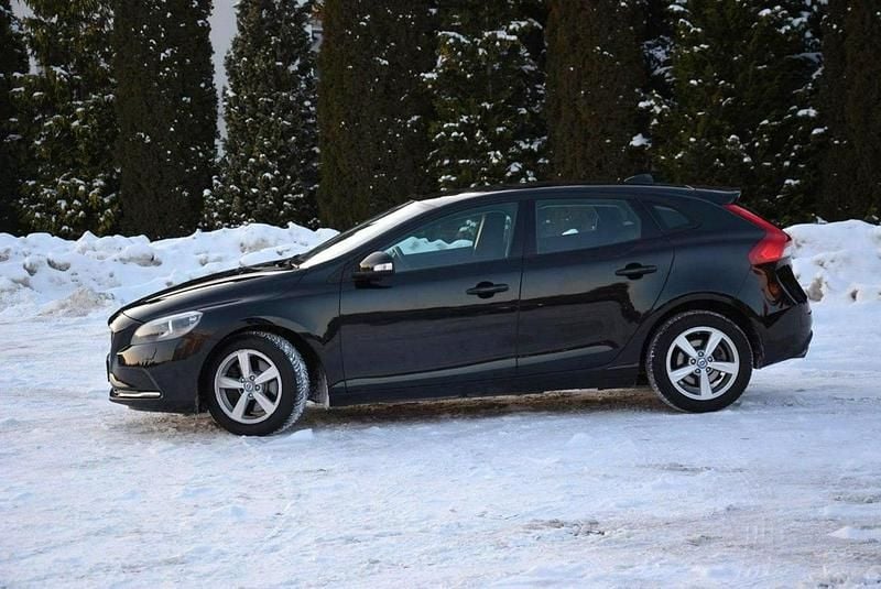 Używany Volvo V40 150 KM (110 kW) 2015 Czarny Hatchback
