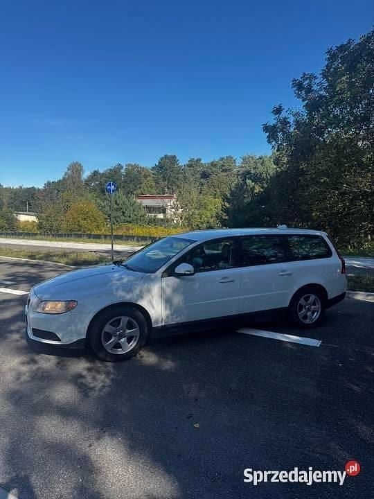 Biały Używany 2009 Volvo V70 Kombi | 13 900 zł (Dobra cena) - Obraz 1/4