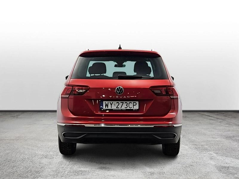 Używany VW Tiguan Life 150 KM (110 kW) 2022 Czerwony SUV