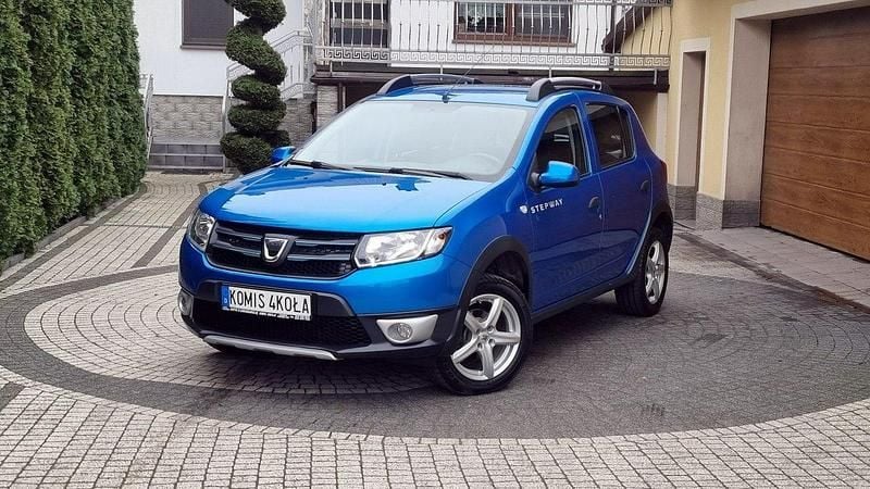 Niebieski (metalik) Używany 2014 Dacia Sandero Stepway Hatchback | 24 900 zł (Uczciwa cena) - Obraz 1/4