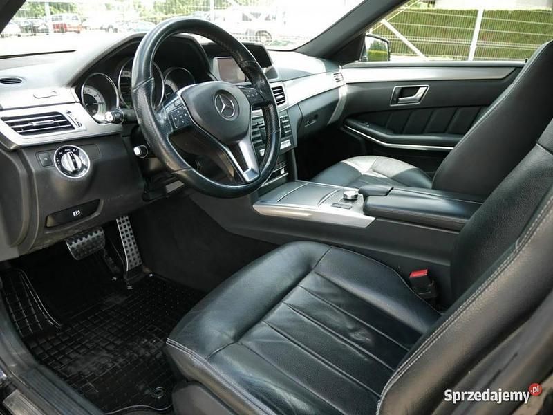 Używany Mercedes E300 204 KM (150 kW) 2014 Czarny Sedan/Limuzyna