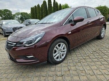 Bordowy Używany 2018 Opel Astra Hatchback | 43 000 zł (Uczciwa cena) - Obraz 1/4