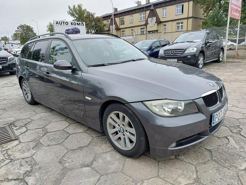 Szary Używany 2006 BMW 320 Kombi | 14 500 zł (Uczciwa cena) - Obraz 1/4