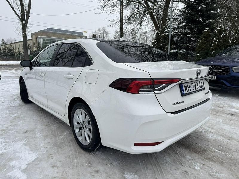 Używany Toyota Corolla 122 KM (89 kW) 2021 Biały Sedan/Limuzyna