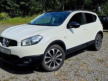 Biały Używany 2013 Nissan Qashqai 360º SUV | 34 900 zł (Dobra cena) - Obraz 1/4