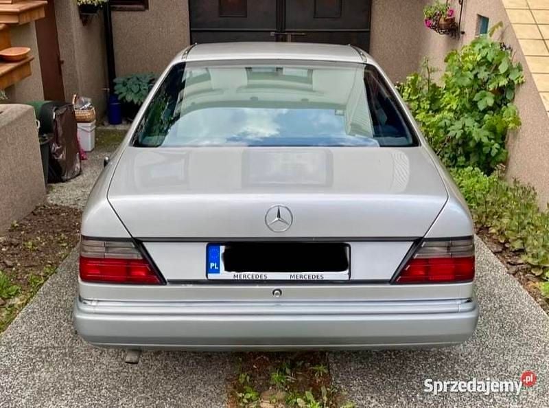 Używany Mercedes 230 1990 Srebrny Coupe