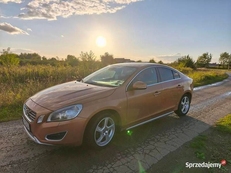 Pomarańczowy Używany 2010 Volvo S60 Sedan/Limuzyna | 22 000 zł (Uczciwa cena) - Obraz 1/4