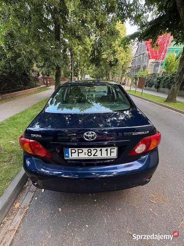 Używany Toyota Corolla 124 KM (91 kW) 2007 Granatowy Sedan/Limuzyna