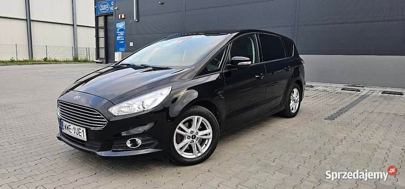 Czarny Używany 2017 Ford S-MAX S Minivan | 46 900 zł (Uczciwa cena) - Obraz 1/4