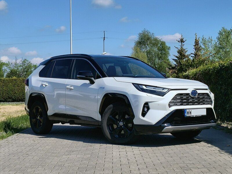 Używany Toyota RAV4 Hybrid 178 KM (130 kW) 2022 Biały SUV