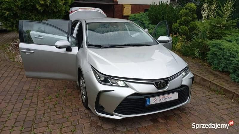 Srebrny Używany 2020 Toyota Corolla Sedan/Limuzyna | 48 831 zł (Dobra cena) - Obraz 1/4