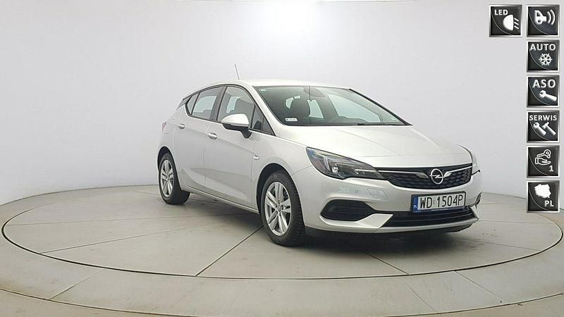 Srebrny Używany 2020 Opel Astra Edition Hatchback | 46 850 zł (Uczciwa cena) - Obraz 1/4