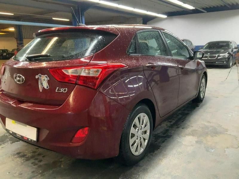 Używany Hyundai i30 110 KM (80 kW) 2016 Bordowy (metalik) Hatchback