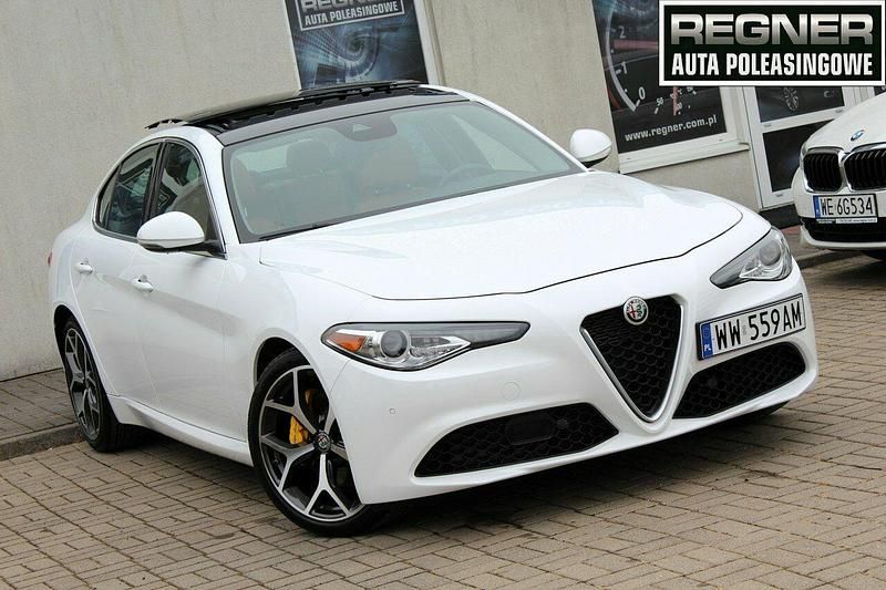Biały Używany 2021 Alfa Romeo Giulia Sedan/Limuzyna | 110 900 zł (Super Cena) - Obraz 1/4