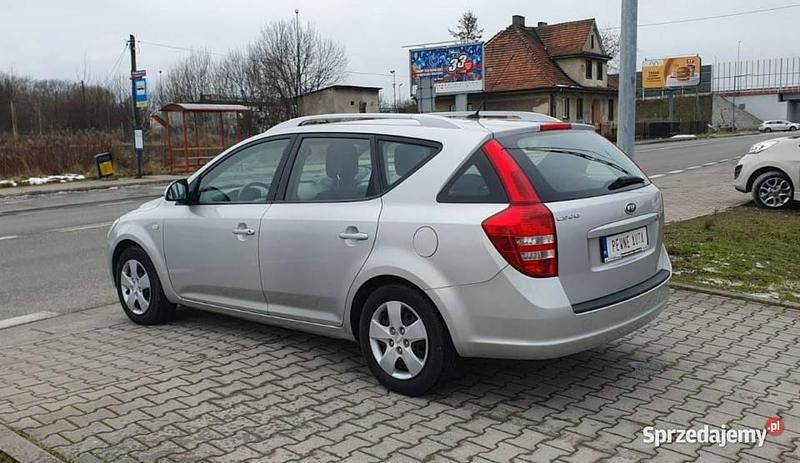 Srebrny Używany 2009 Kia Ceed Kombi | 15 500 zł (Uczciwa cena) - Obraz 1/4