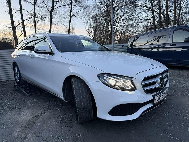 Używany Mercedes E200 184 KM (135 kW) 2017 Biały Kombi