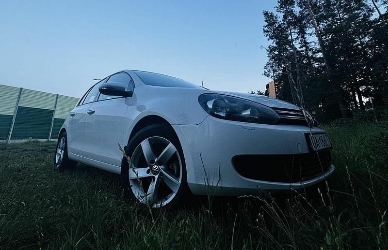 Biały Używany 2011 VW Golf VI Hatchback | 12 500 zł (Dobra cena) - Obraz 1/4