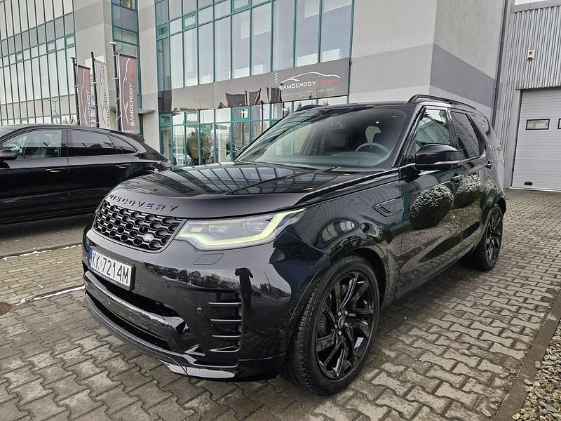 Czarny (metalik) Używany 2025 Land Rover Discovery 5 SE Dynamic SUV | 379 000 zł - Obraz 1/4