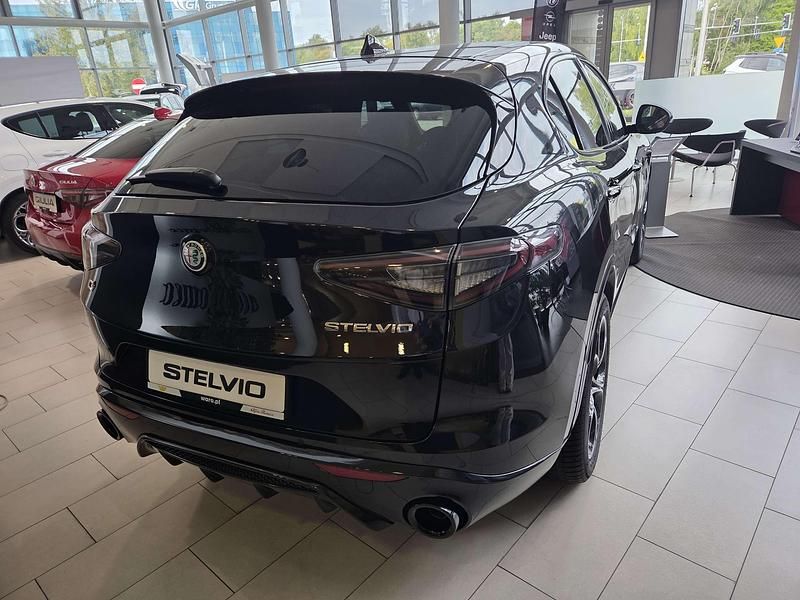 Używany Alfa Romeo Stelvio Sprint 280 KM (205 kW) 2024 Lakier metalizowany volcano black SUV