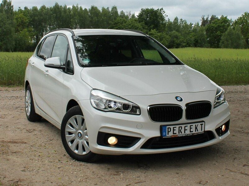 Biały Używany 2015 BMW 218 Comfort Edition Sedan/Limuzyna | 42 999 zł (Uczciwa cena) - Obraz 1/3