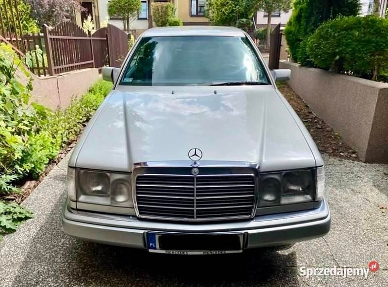 Używany Mercedes 230 1990 Srebrny Coupe