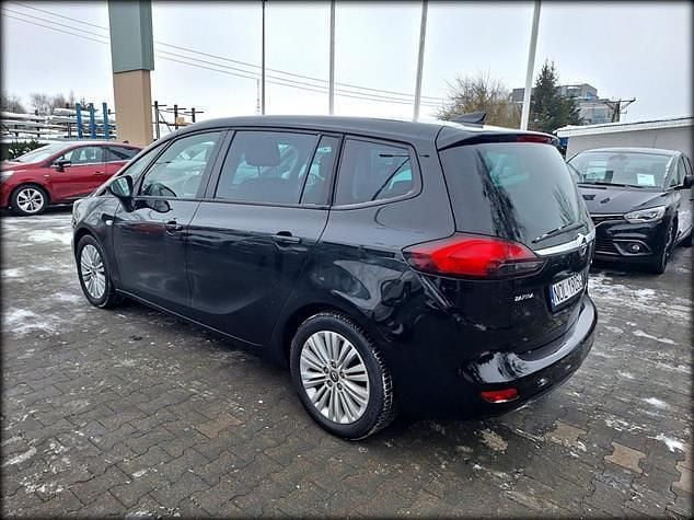 Używany Opel Zafira Enjoy 2017 Czarny Minivan