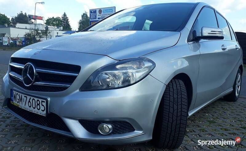 Używany Mercedes A180 2012 Srebrny Kombi