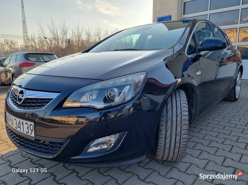 Czarny Używany 2009 Opel Astra Hatchback | 25 900 zł - Obraz 1/4