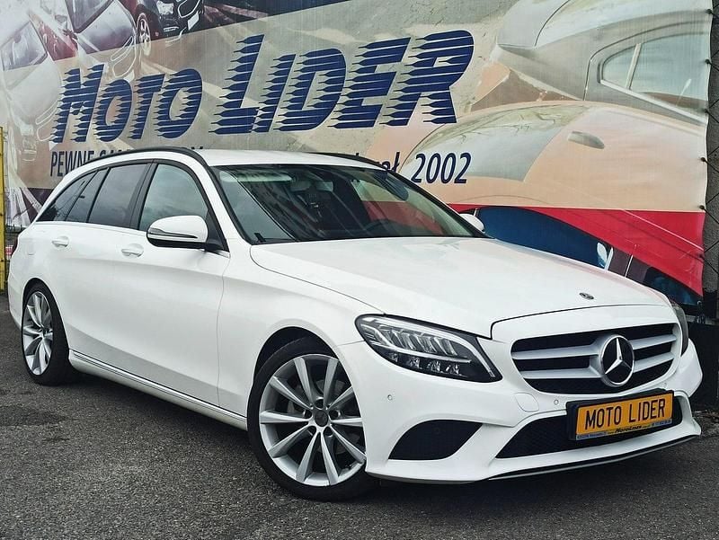 Biały Używany 2019 Mercedes C180 Kombi | 79 900 zł (Uczciwa cena) - Obraz 1/4