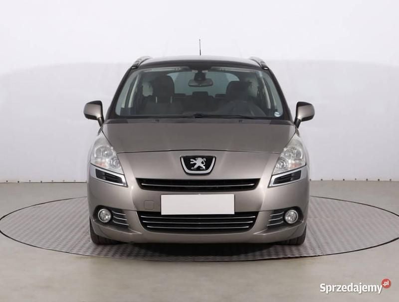 Beżowy Używany 2011 Peugeot 5008 Minivan | 23 499 zł (Dobra cena) - Obraz 1/4