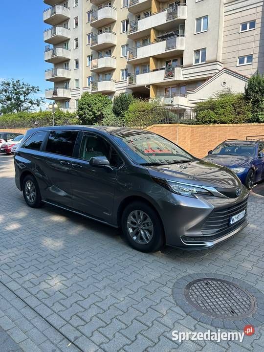 Używany 2021 Toyota Sienna Minivan | 147 000 zł - Obraz 1/4