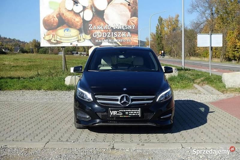 Czarny Używany 2016 Mercedes B180 Minivan | 52 800 zł (Dobra cena) - Obraz 1/4