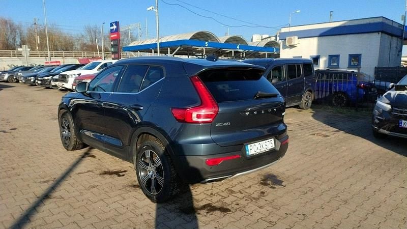 Używany Volvo XC40 190 KM (139 kW) 2019 Niebieski ciemny (metalik) SUV