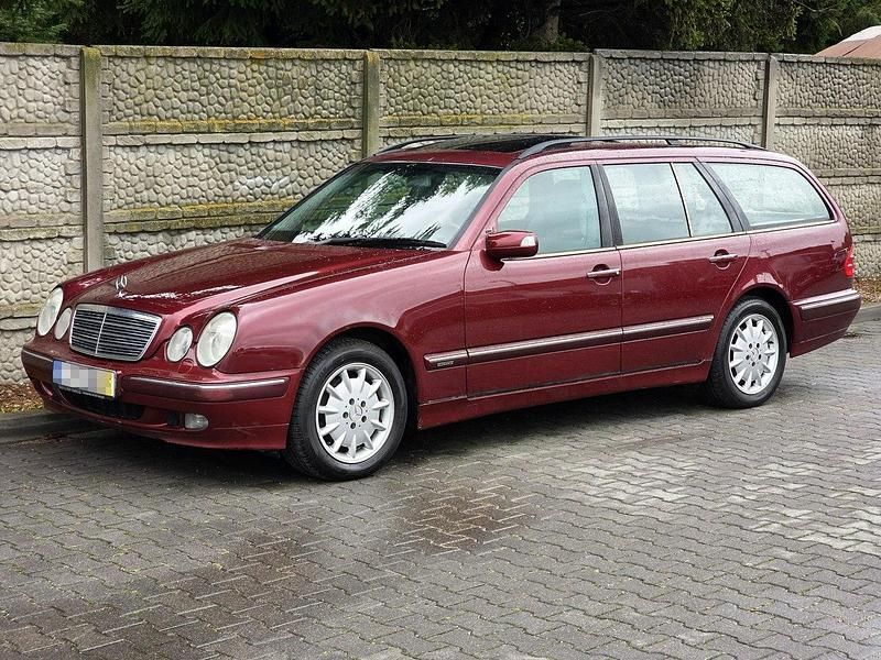 Bordowy (metalik) Używany 2002 Mercedes E260 Sedan/Limuzyna | 14 900 zł - Obraz 1/4