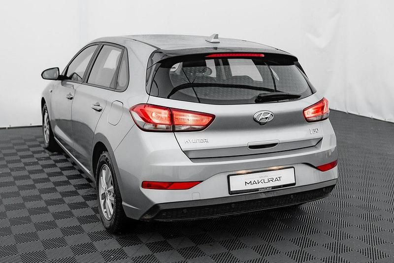 Używany Hyundai i30 110 KM (80 kW) 2022 Srebrny (metalik) Hatchback