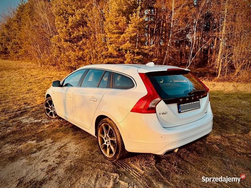 Używany Volvo V60 Ocean Race 2014 Biały Kombi