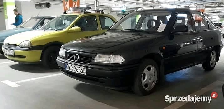 Szary Używany 1997 Opel Astra Sedan/Limuzyna | 4299 zł - Obraz 1/4