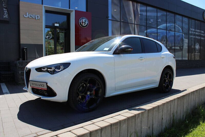 Lakier pastelowy biały z czarnym dachem alfa white Nowe 2025 Alfa Romeo Stelvio SUV | 253 540 zł - Obraz 1/4
