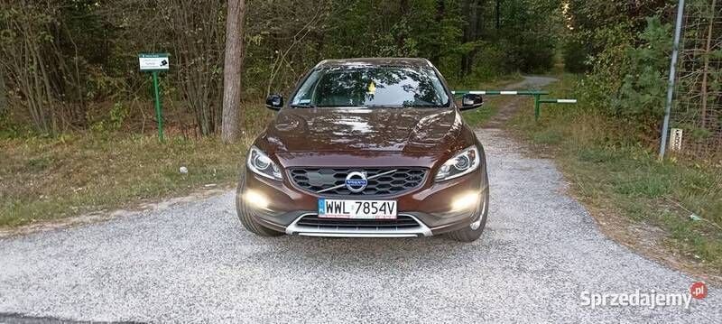 Brązowy Używany 2016 Volvo V60 CC Kombi | 54 900 zł - Obraz 1/4