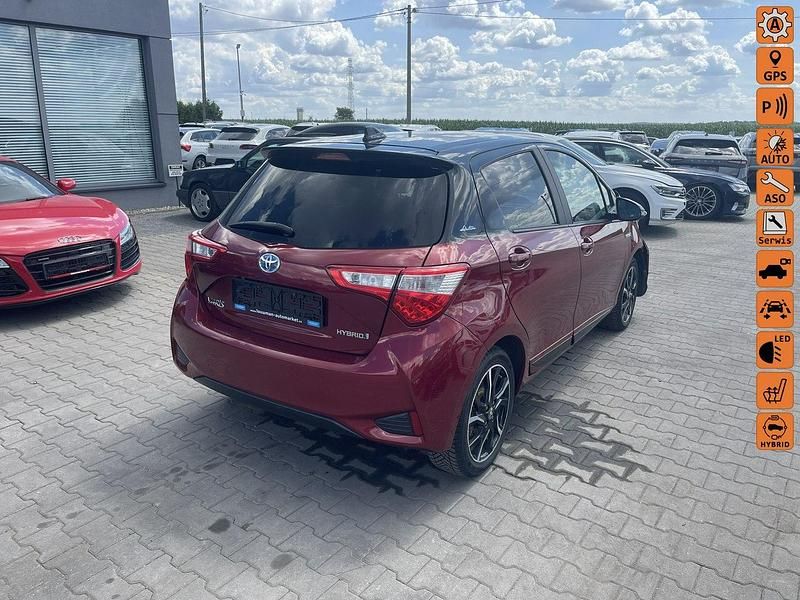 Bordowy (metalik) Używany 2018 Toyota Yaris Hybrid Hatchback | 35 900 zł - Obraz 1/4