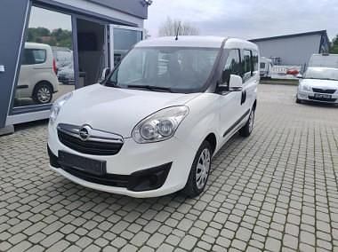 Biały Używany 2015 Opel Combo Minivan | 23 900 zł - Obraz 1/4